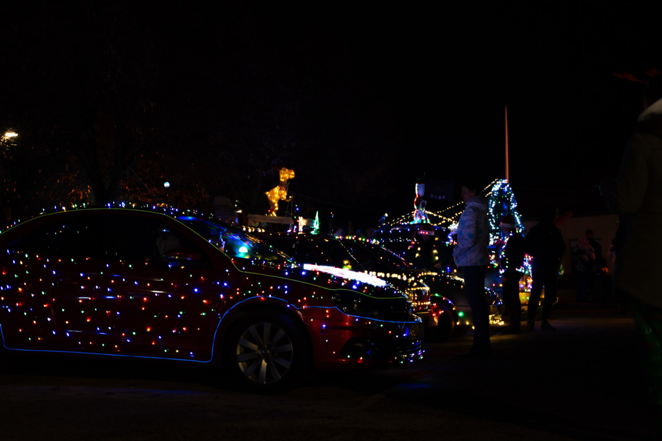 Fényfelvonulást tartottak Balatonfőkajáron 2025. december 14-én