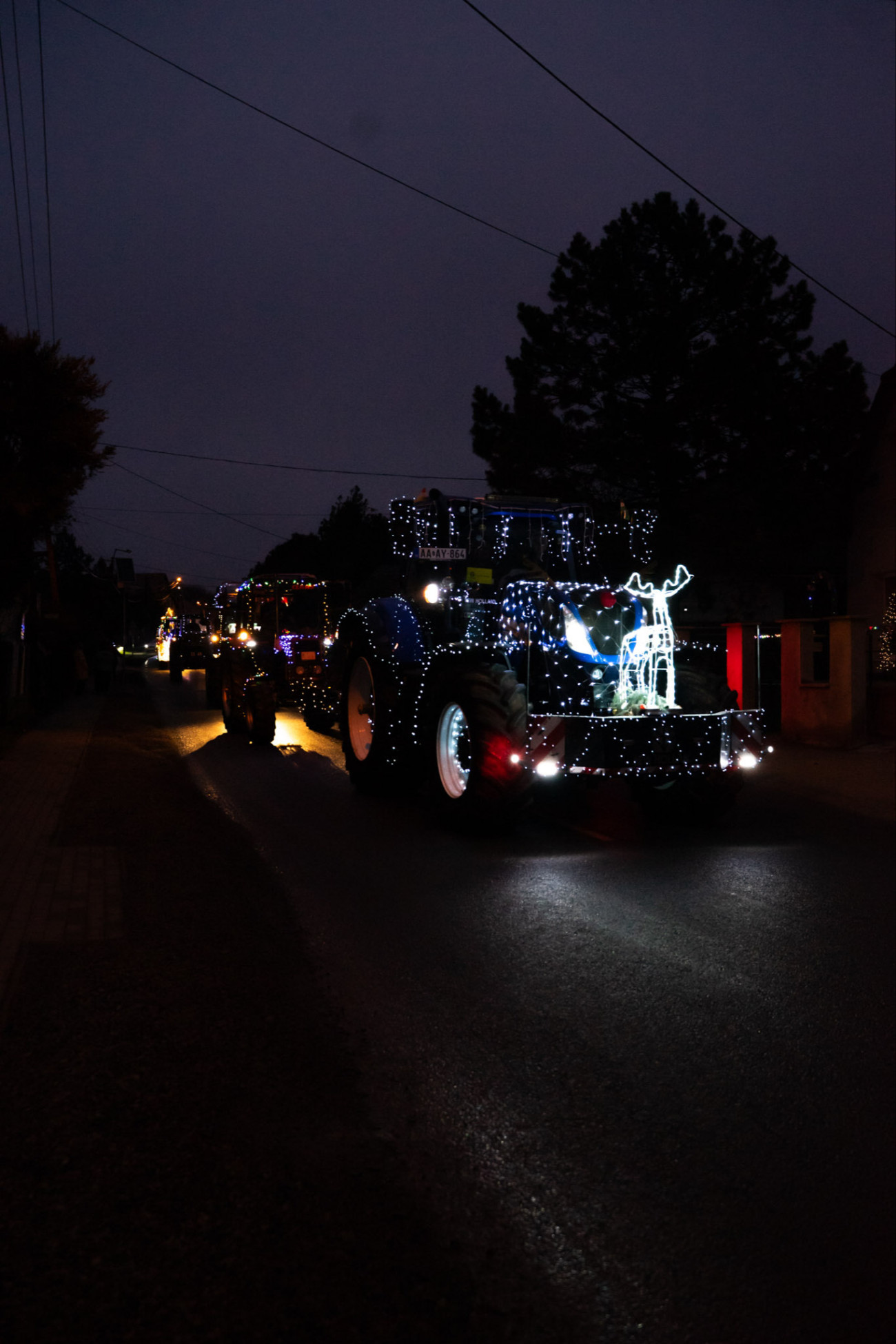 Fényfelvonulást tartottak Balatonfőkajáron 2025. december 14-én