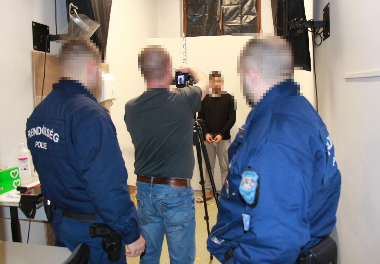 Egy 17 éves fiú megölt egy nőt, majd rágyújtotta a házát Szatmárcsekén