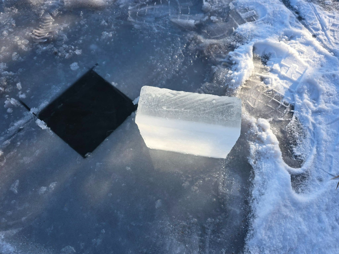 A befagyott Balaton Alsóörsnél 2026. március 12-én.