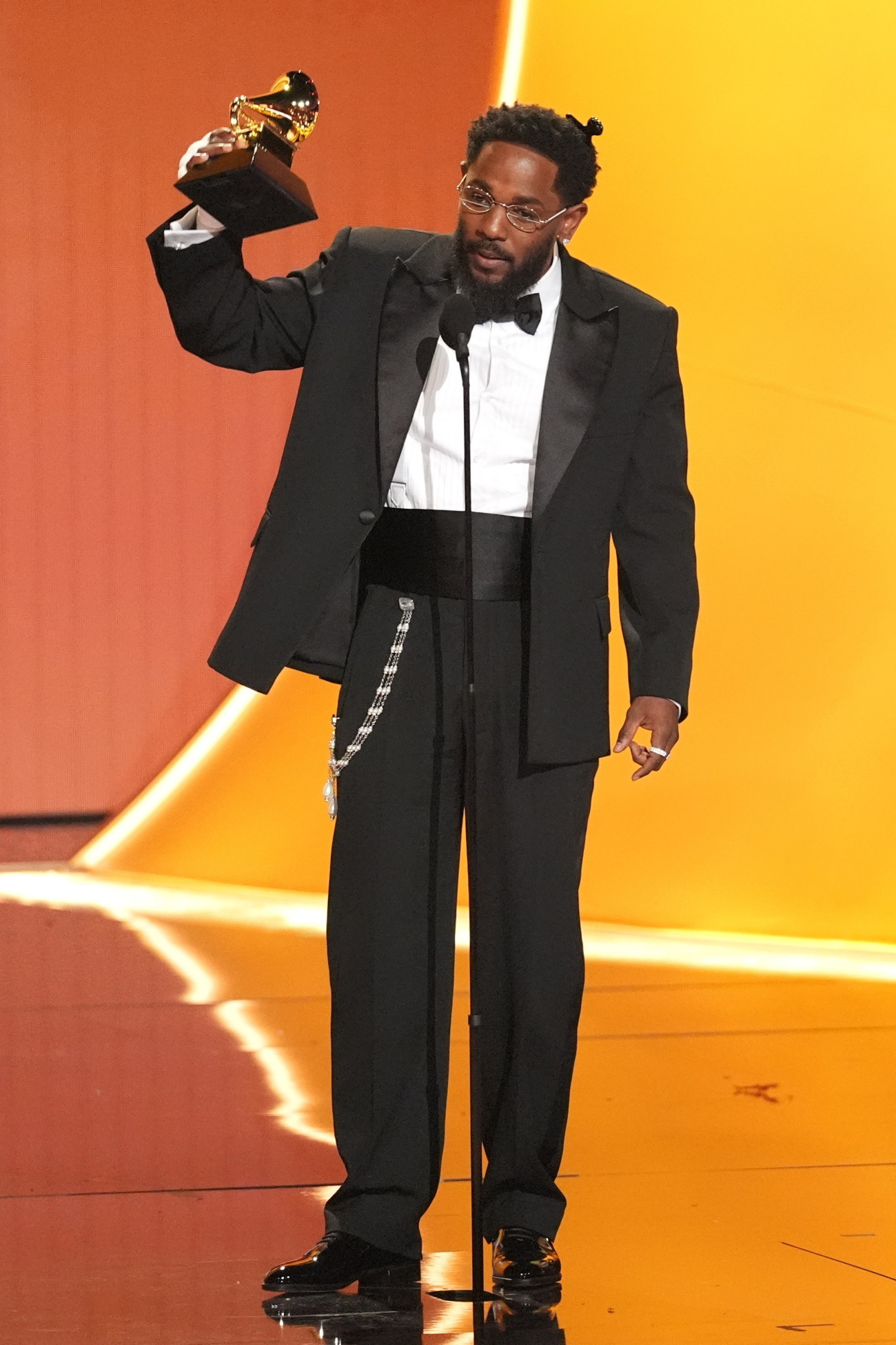 Los Angeles, 2026. február 2.
Kendrick Lamar amerikai rapénekes a legjobb rapalbumért járó elismeréssel a Grammy-díjak 68. átadási ünnepségén a Los Angeles-i Crypto.com Arénában 2026. február 1-jén. Lamar a GNX albumáért vehette át az elismerést.
MTI/AP/Invision/Chris Pizzello