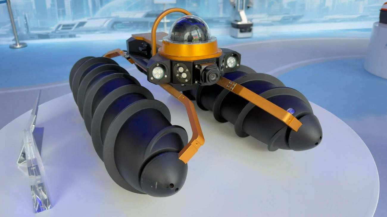 Kínai robot a sencseni múzeumban.