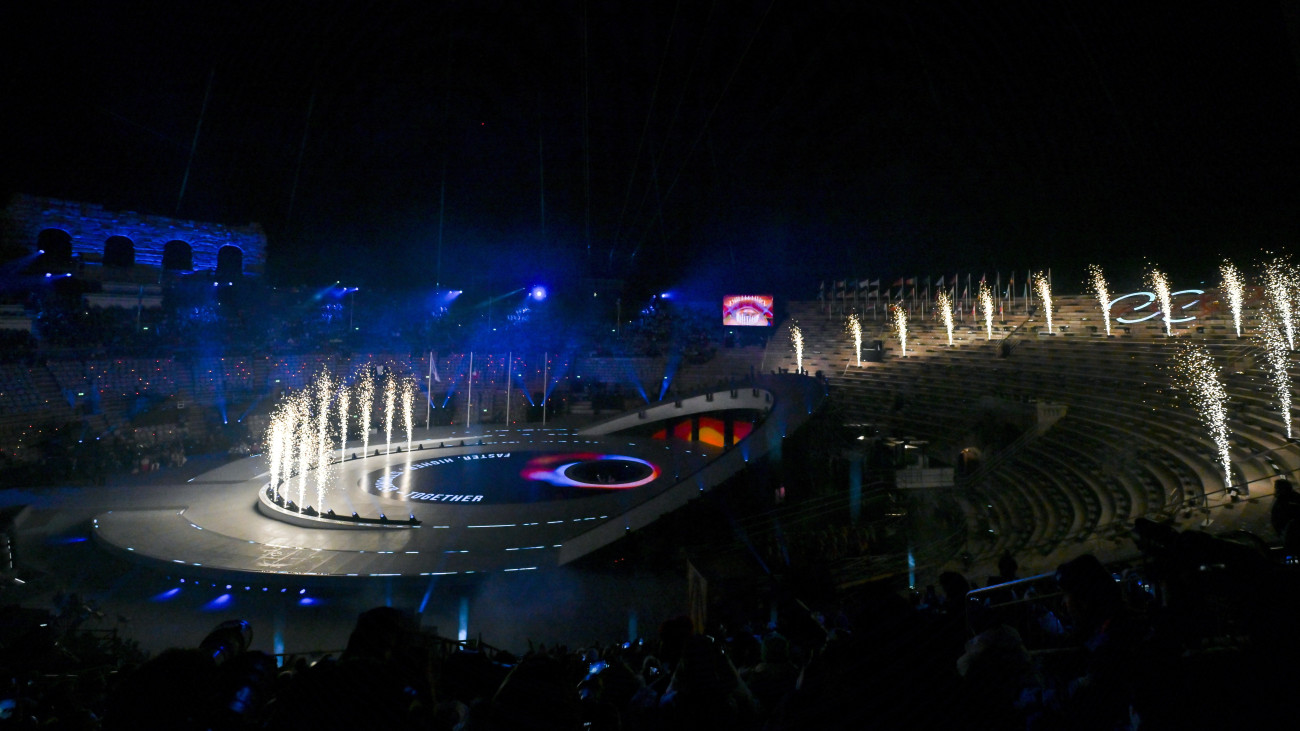 Verona, 2026. február 22.
A 2026-os milánói-cortinai téli olimpia záróünnepsége a Verona Arénában 2026. február 22-én.
MTI/Illyés Tibor