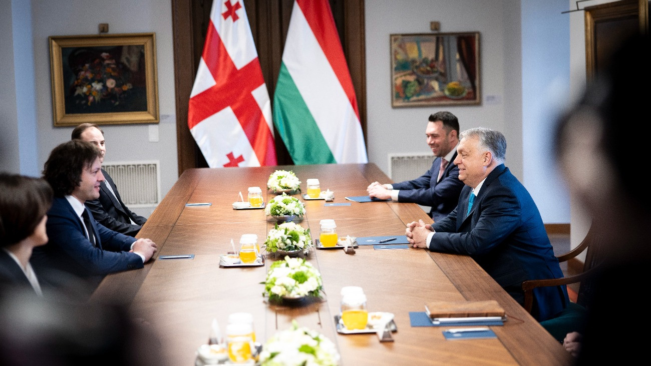 Budapest, 2026. március 21.
A Miniszterelnöki Kommunikációs Fõosztály által közreadott képen Orbán Viktor miniszterelnök (j) Irakli Kobakhidze georgiai miniszterelnökkel tárgyal a Karmelita kolostorban 2026. március 21-én.
MTI/Miniszterelnöki Kommunikációs Fõosztály/Fischer Zoltán