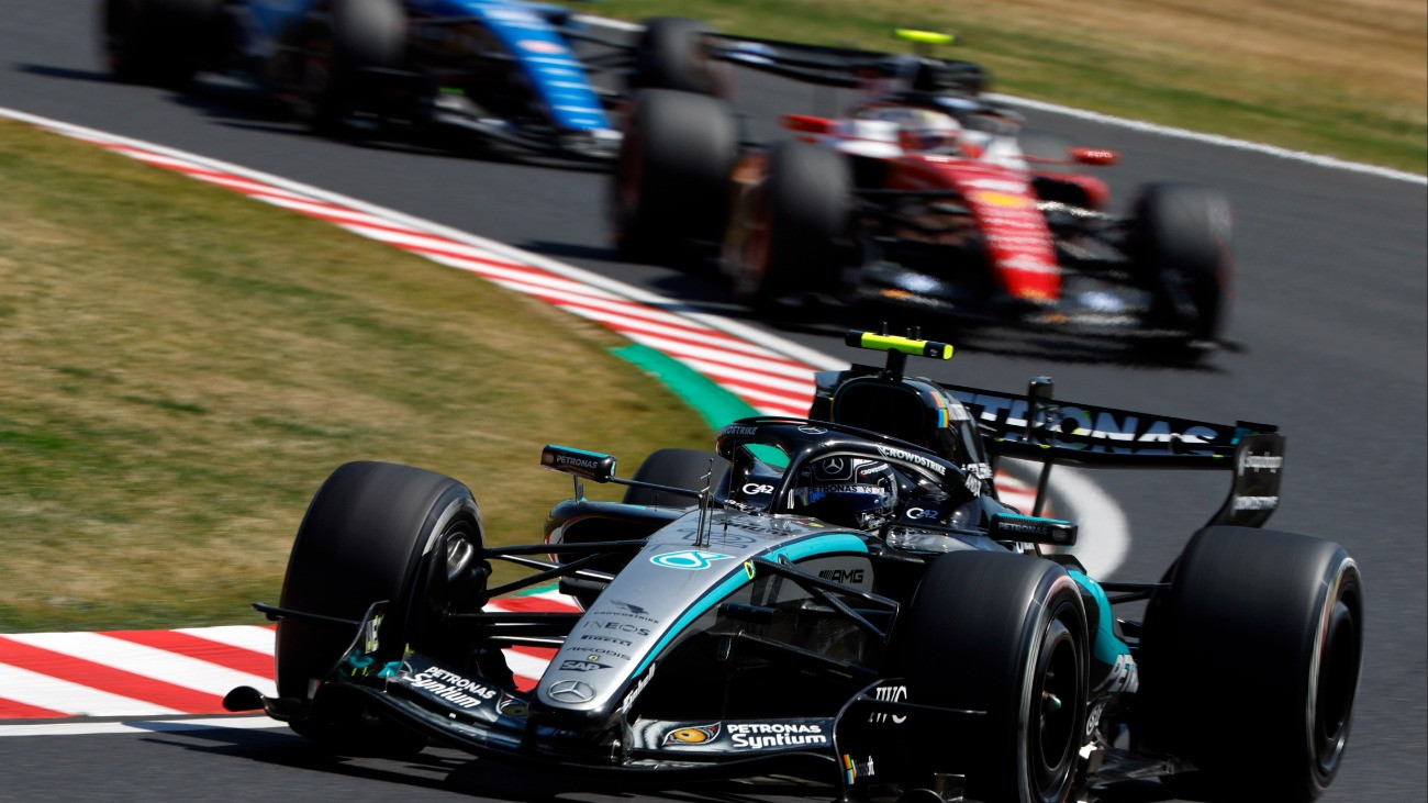 Szuzuka, 2026. március 27.
Andrea Kimi Antonelli, a Mercedes olasz versenyzõje a Forma-1-es autós gyorsasági világbajnokság Japán Nagydíjának elsõ edzésén a szuzukai pályán 2026. március 27-án, két nappal a futam elõtt.
MTI/EPA/Franck Robichon