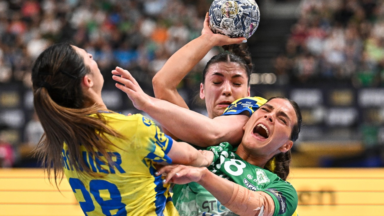 Budapest, 2026. június 7.
Helena Elver Hageso, a Gyõr (j) és Vámos Petra, a Metz játékosa (k) a nõi kézilabda Bajnokok Ligája döntõjében játszott Gyõri Audi ETO KC - Metz HB mérkõzésen a budapesti MVM Dome-ban 2026. június 7-én.
MTI/Purger Tamás