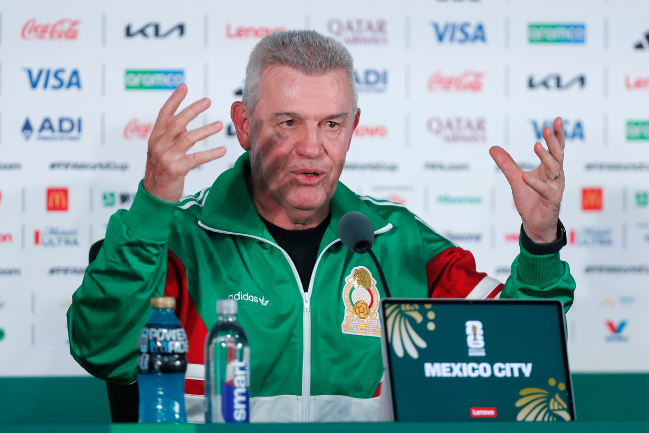 Mexikóváros, 2026. június 11.
Javier Aguirre mexikói szövetségi kapitány sajtóértekezlete Mexikóvárosban 2026. június 10-én. Másnap Mexikó Dél-Afrika ellen játssza a 2026-os labdarúgó-világbajnokság nyitómérkõzését a mexikóvárosi Azték Stadionban.
MTI/EPA/EFE/José Mendez
