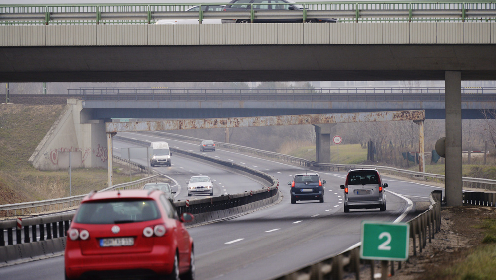 75 éve vezetünk a jobb oldalon