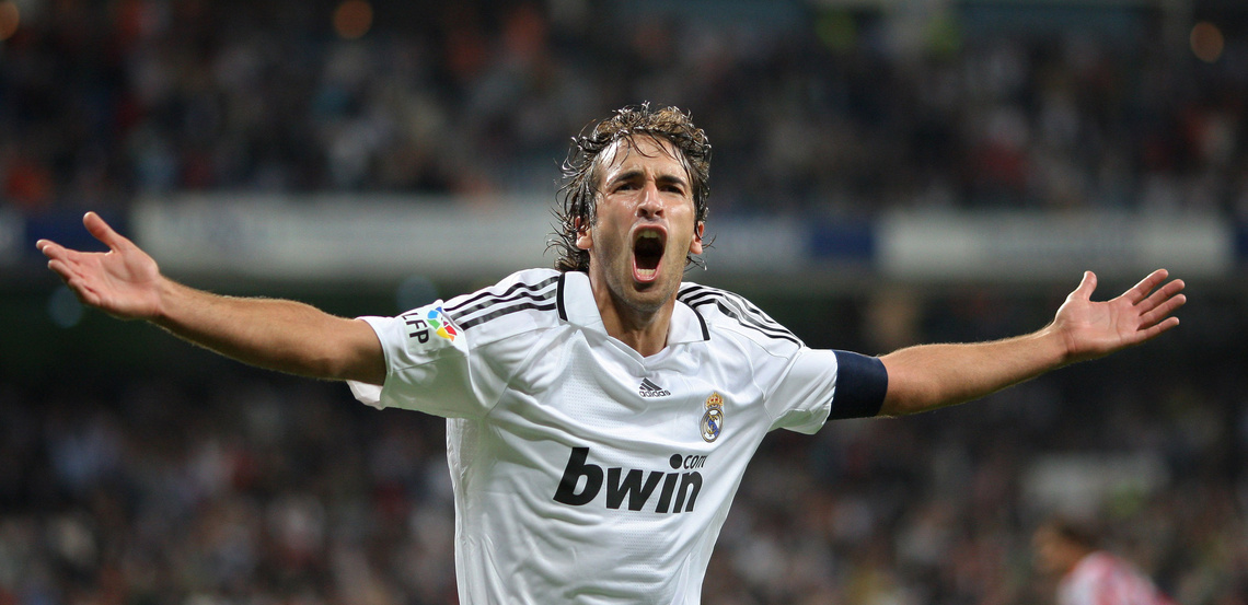 Váratlan fordulat: Raul visszaszerződik a Real Madridhoz