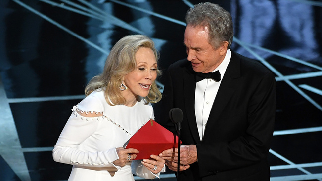 Faye Dunaway most elmondta, hogyan robbant ki az Oscar-botrány