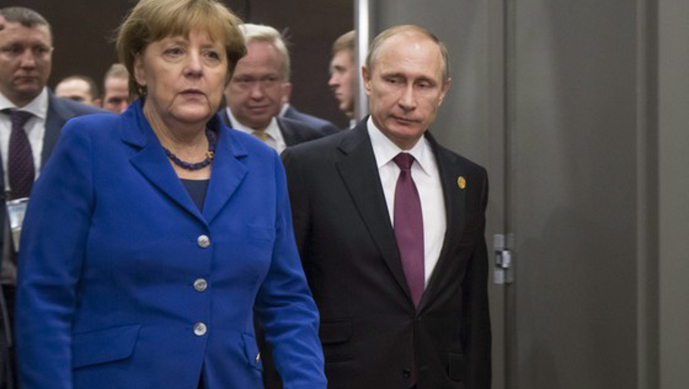 Merkel Putyinnál puhatolózik