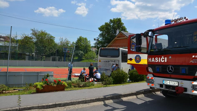 Halálos baleset a magyar határ közelében: játszótérre rohant egy busz - videó