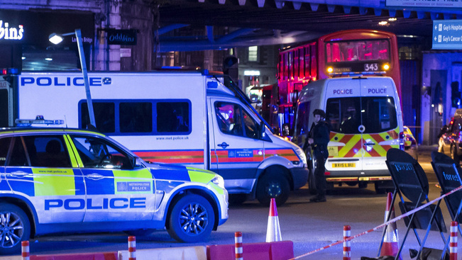 Mindhárom londoni merénylőt lelőtték, kiderült, miért volt rajtuk fura mellény
