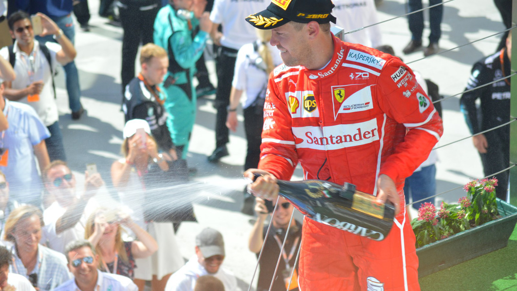 Vettel csálé kormánnyal nyerte a Magyar Nagydíjat - képgaléria