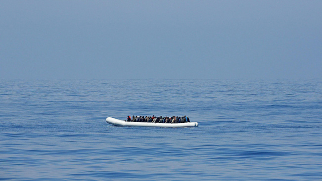 Migránsokat kényszerítettek a tengerbe, rengeteg a halott