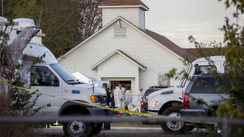 Texasi lövöldözés: 26-ra nőtt a halálos áldozatok száma, azonosították az elkövetőt