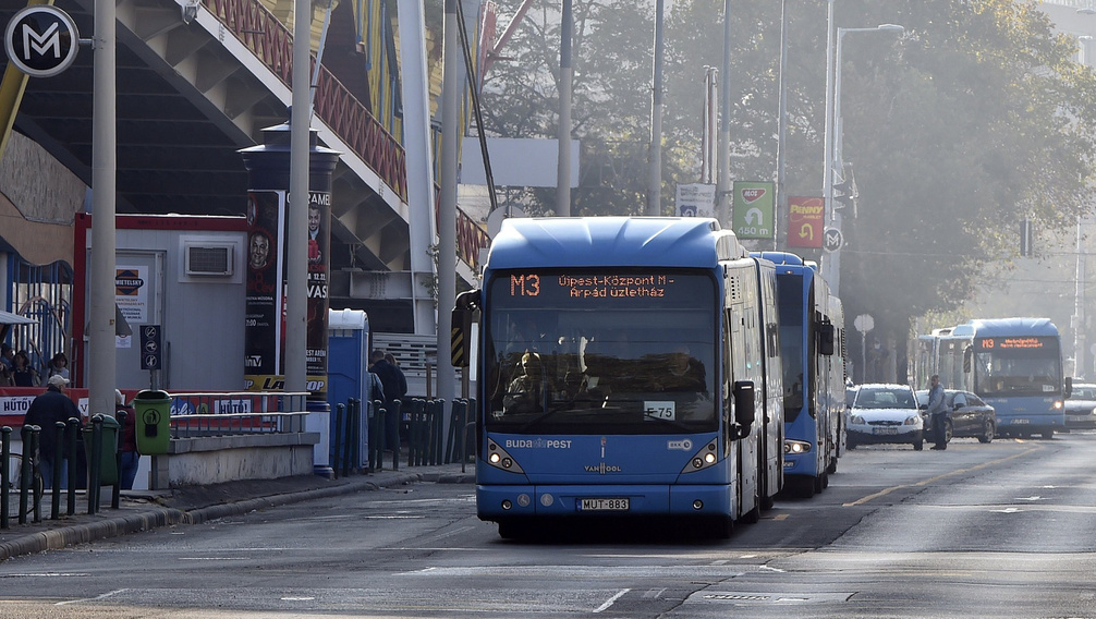 Irodisták és mérnökök is vezetik a BKV buszait