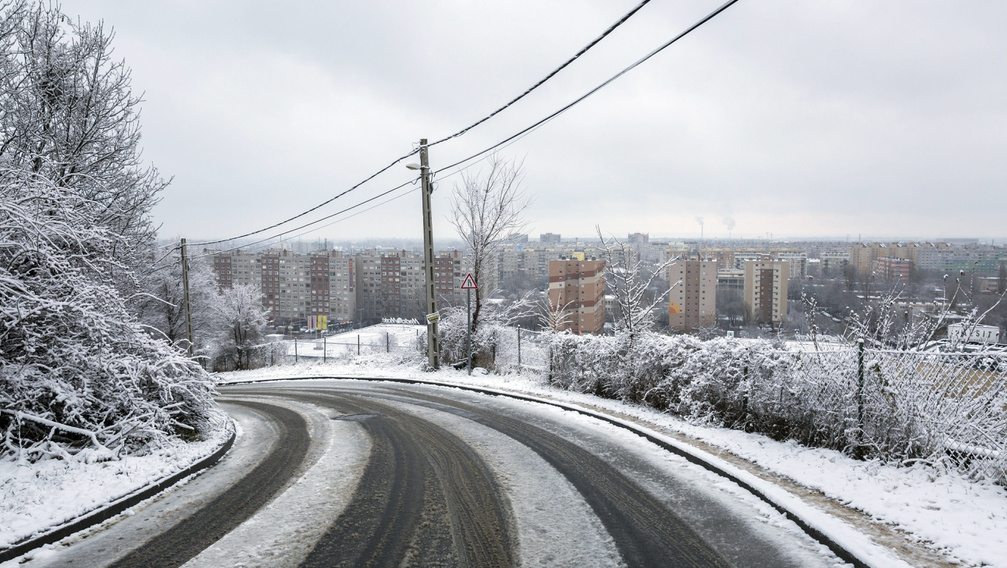 Itt a figyelmeztetés, ónos eső és havazás érkezik