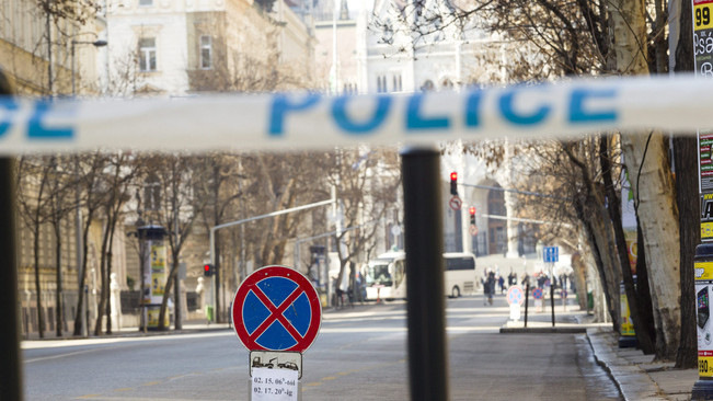 Keddtől óriási forgalomkorlátozás Budapesten - térképen a lezárások