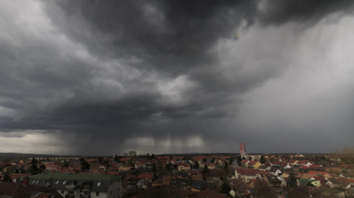 Riasztás keddre: viharos szél, intenzív zivatarok Magyarországon