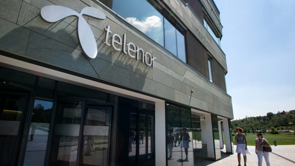 A Telenor logója a Telenor Magyarország Zrt. törökbálinti székházán 2012. augusztus 1-jén.