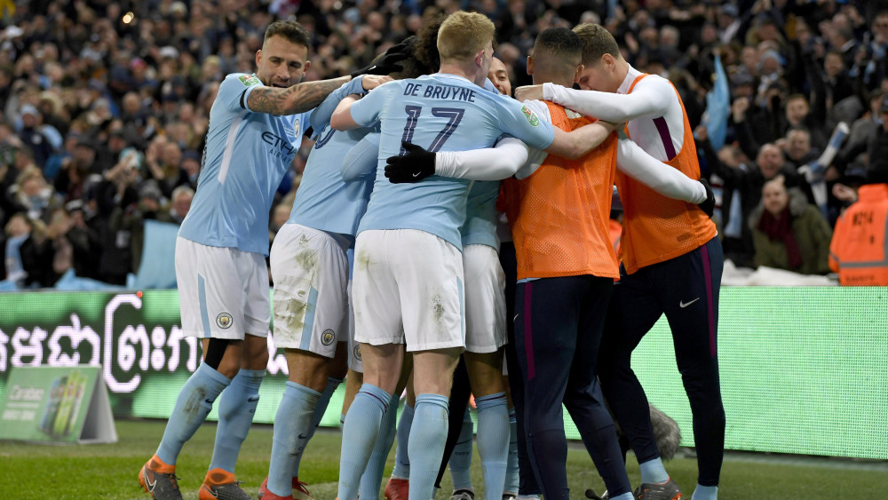 London, 2018. február 25.A Manchester City játékosai ünnepelnek, miután 3-0-ra legyőzték az Arsenal együttesét az angol labdarúgó Ligakupa döntőjében a londoni Wembley Stadionban 2018. február 25-én. (MTI/EPA/Neil Hall)