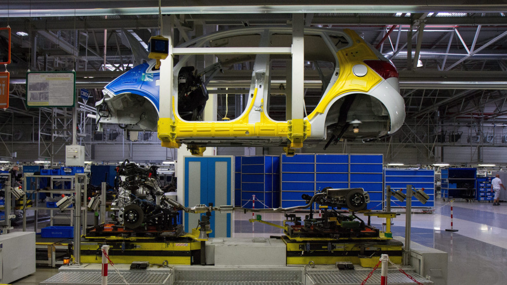 Egy autó karosszériája a gyártósoron a Kia Motors Slovakia zsolnai gyárában 2012. augusztus 22-én. Megkezdte új modellje, a Kia ceed Sportswagon második generációjának sorozatgyártását a szlovákiai autógyár.