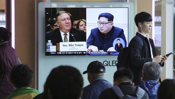 Észak-Koreába látogatott a leendő amerikai külügyminiszter