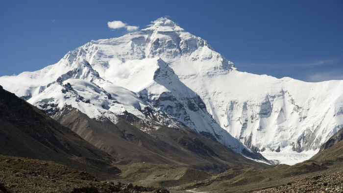 70 évesen mászta meg az Everestet a kétszeres végtagamputált férfi