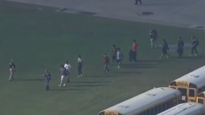 Lövöldözés volt egy texasi középiskolában