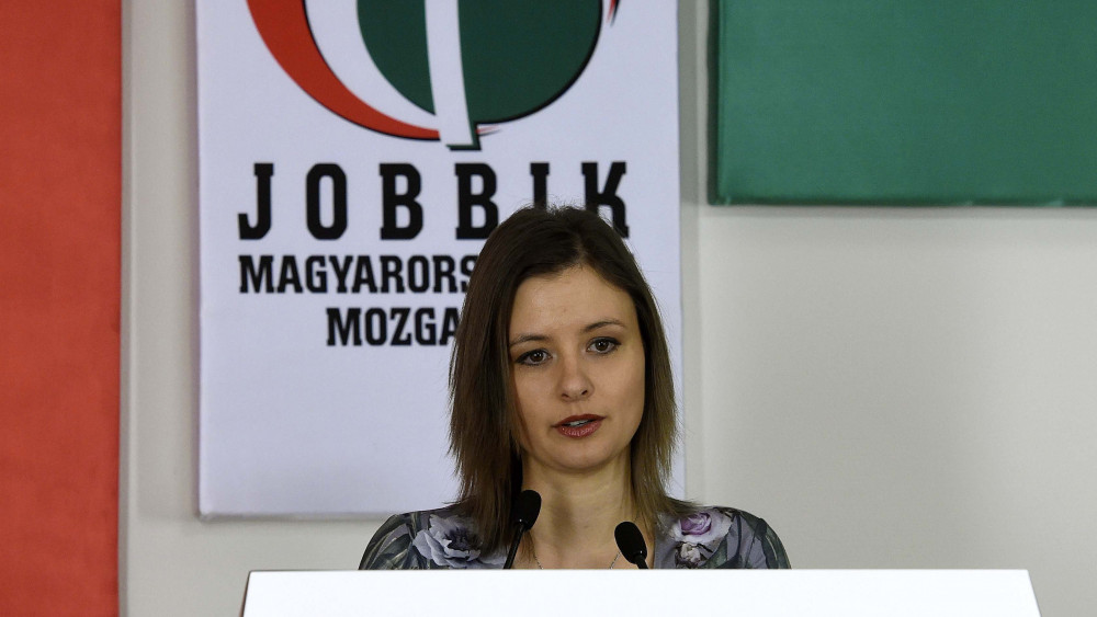 Dúró Dóra, a Jobbik országgyűlési képviselője, az Országgyűlés oktatásért is felelős kulturális bizottságának elnöke sajtótájékoztatót tart Szemléletváltást az oktatásban - a Jobbik oktatási programjának főbb pontjai címmel az Országgyűlés Irodaházában 2018. március 29-én.