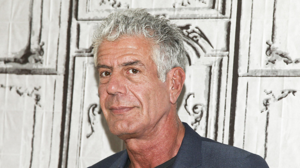 New York, 2018. június 8.2016. november 2-án New Yorkban készített kép Anthony Bourdain amerikai sztárséfről. Bourdaint 2018. június 8-án holtan találták egy strasbourgi szállodában, a CNN közleménye szerint a 61 éves férfi öngyilkosságot követett el. Bourdain a CNN nagysikerű gasztronómiai sorozata, a Nem séfnek való vidék házigazdája volt. (MTI/AP/Invision/Andy Kropa)