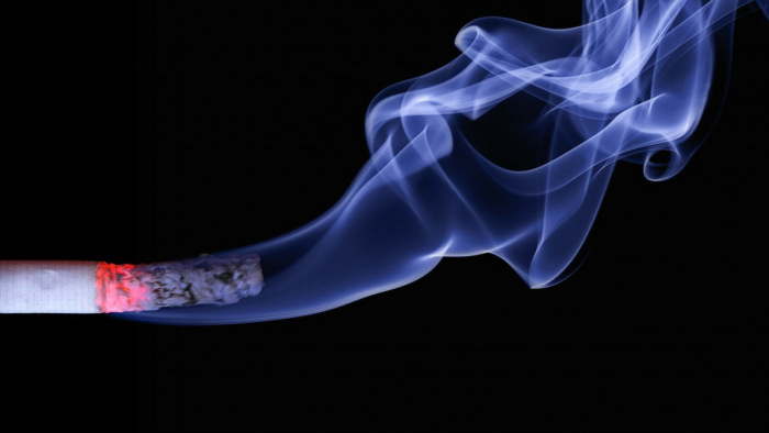 Betiltják a köztéri dohányzást - Örményországban