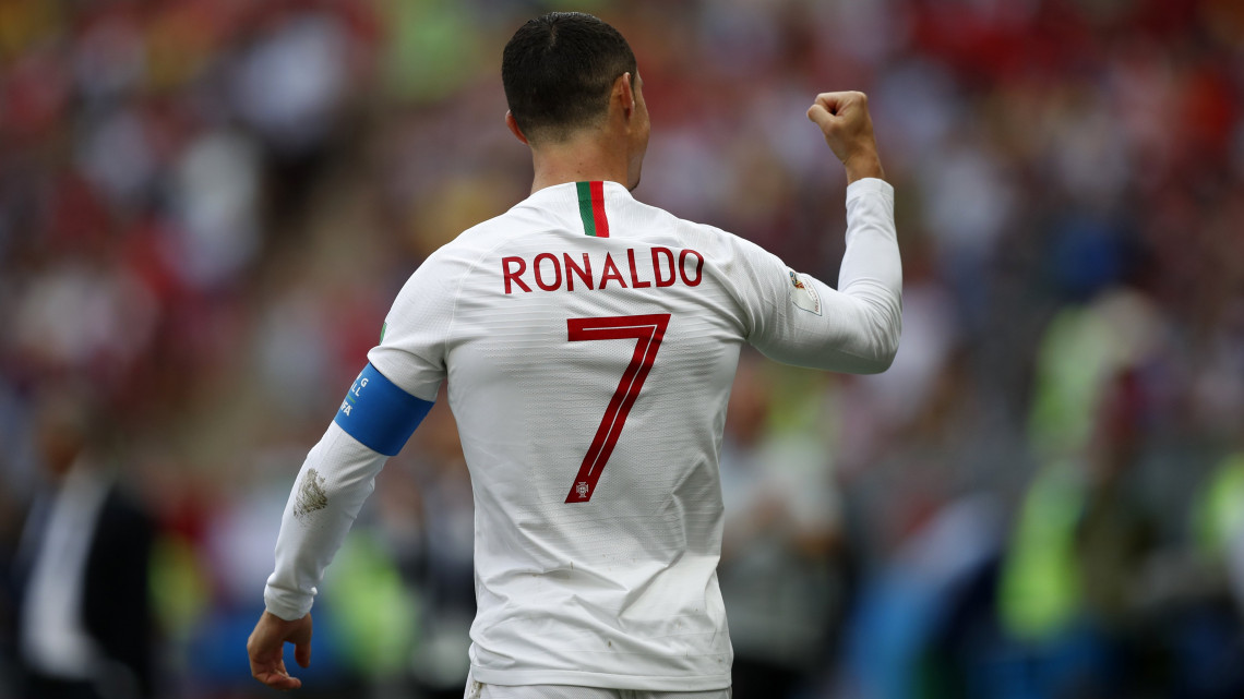 Moszkva, 2018. június 20.A portugál Cristiano Ronaldo ünnepel, miután gólt szerzett az oroszországi labdarúgó-világbajnokság B csoportjának második fordulójában játszott Portugália - Marokkó mérkőzésen a moszkvai Luzsnyiki Stadionban 2018. június 20-án. (MTI/AP/Francisco Seco)