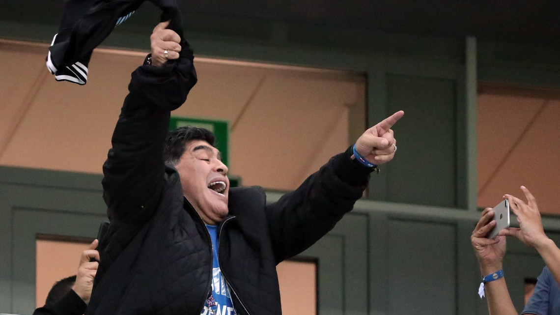 Nyizsnij Novgorod, 2018. június 21.Diego Maradona legendás argentin futballista a Horvátország  Argentína mérkőzésen, az oroszországi labdarúgó-világbajnokság D csoportjának második fordulójában Nyizsnij Novgorodban 2018. június 21-én. (MTI/EPA/Vaszil Donev)