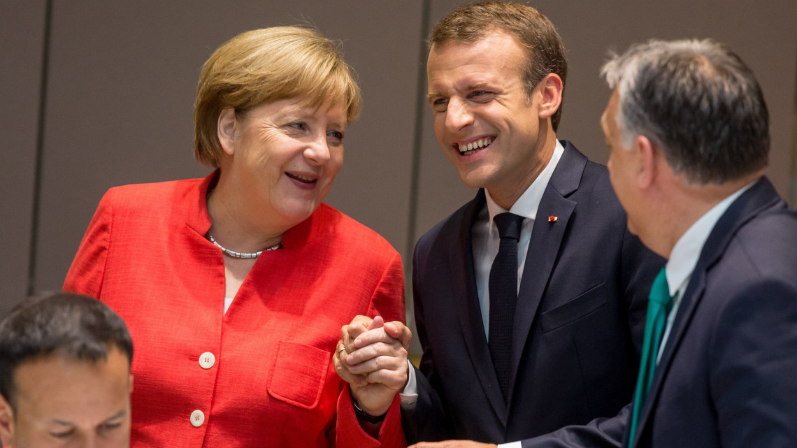 Brüsszel, 2018. június 29.Angela Merkel német kancellár, Emmanuel Macron francia elnök és Orbán Viktor miniszterelnök (b-j) az Európai Unió brüsszeli csúcstalálkozóján az esemény második napján, 2018. június 29-én. (MTI/EPA/Stephanie Lecocq)