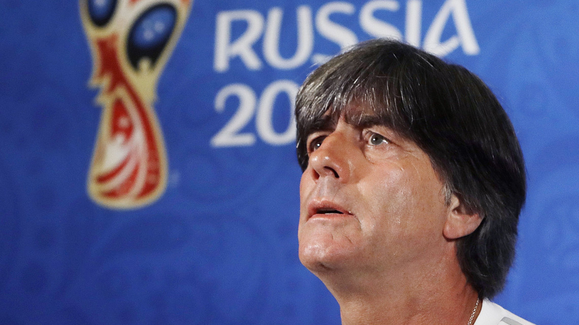 Kazany, 2018. június 26.Joachim Löw szövetségi kapitány a német futballválogatott kazanyi sajtóértekezletén 2018. június 26-án. Németország másnap Dél-Korea ellen játszik az oroszországi labdarúgó-világbajnokság F csoportjának harmadik fordulójában. (MTI/AP/Michael Probst)