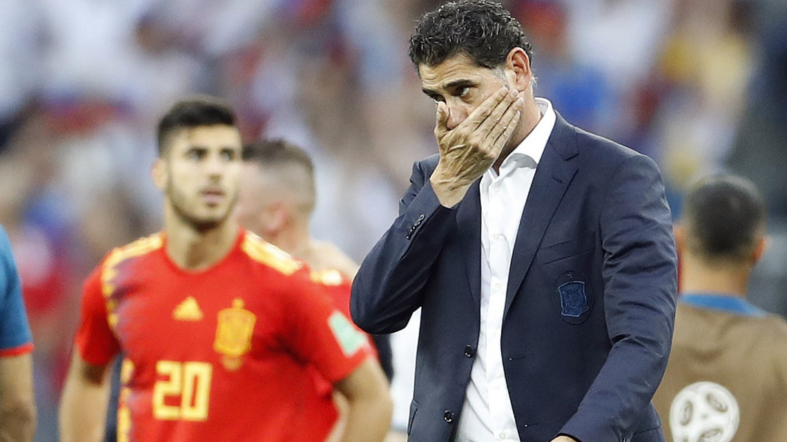 Moszkva, 2018. július 1.Fernando Hierro spanyol szövetségi kapitány, miután csapata 4-3-ra kikapott az oroszországi labdarúgó-világbajnokság nyolcaddöntőjének Spanyolország  Oroszország mérkőzésén, a hosszabbítás utáni büntetőpárbajban a moszkvai Luzsnyiki Stadionban 2018. július 1-jén. (MTI/AP/Antonio Calanni)