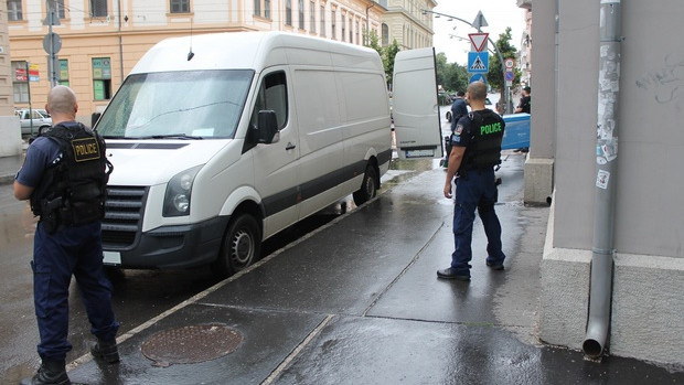 Titokban érkezett arany Romániából, gépfegyveres rendőri kísérettel