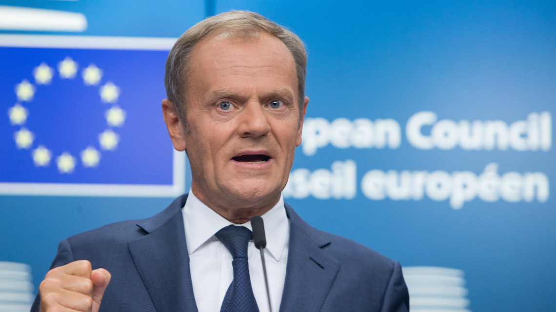 Brüsszel, 2018. június 29.Donald Tusk, az Európai Tanács elnöke az Európai Unió kétnapos brüsszeli csúcstalálkozójának végén tartott sajtóértekezleten 2018. június 29-én. (MTI/EPA/Stephanie Lecocq)