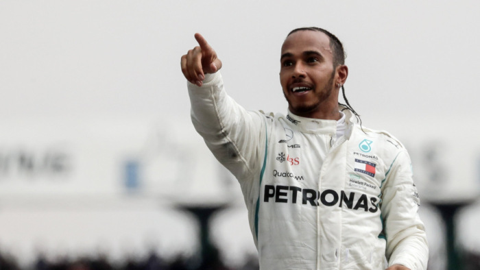 Új szerelme van Lewis Hamiltonnak