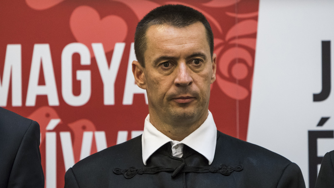 Sneider Tamás, a Jobbik új elnöke a párt tisztújító kongresszusa után tartott sajtótájékoztatón a Dürer Rendezvényházban 2018. május 12-én.
