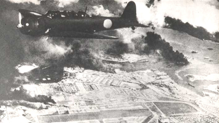Japán gép Pearl Harbor felett (fotó: Wikipédia / amerikai haditengerészet)
