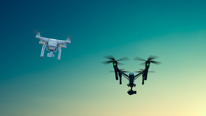 Mesterséges intelligenciát használó drónok óvhatják a reptereket