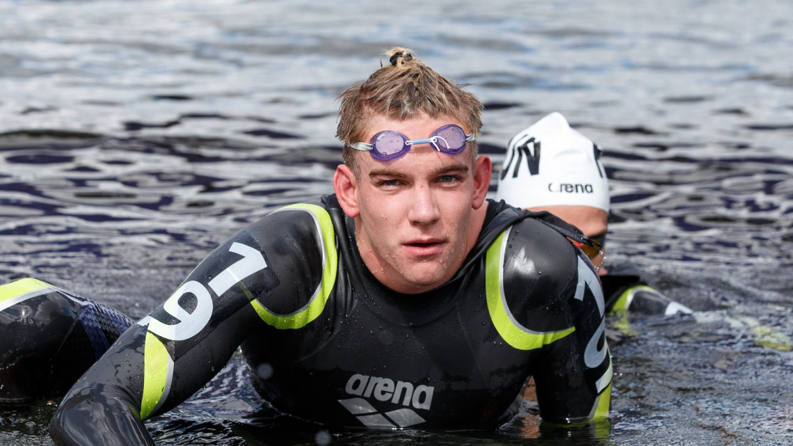 Glasgow, 2018. augusztus 8.Rasovszky Kristóf a célban, miután megnyerte a nyíltvízi úszók 5 km-es számát a glasgow-i úszó Európa-bajnokságon 2018. augusztus 8-án. (MTI/EPA/Rober Perry)