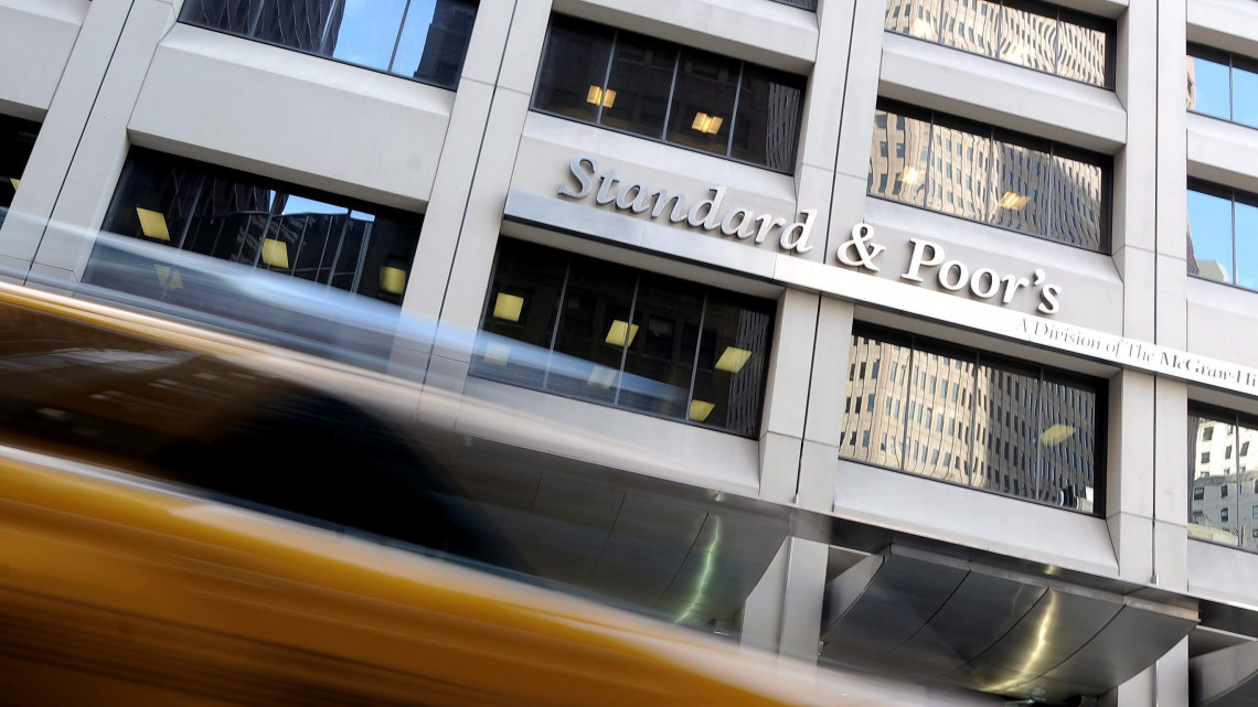 New York, 2011. december 22.A Standard and Poors (S&P) hitelminősítő intézet irodája New Yorkban a 2011. december  8-án készült archív felvételen.  2011. december 21-én a S&P megvonta a befektetési ajánlású államadós-osztályzatot Magyarországtól. A besorolás az eddigi BBB mínuszról BB pluszra változott. (MTI/EPA/Justin Lane)
