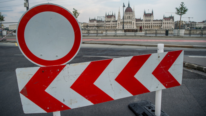 Komoly forgalmi korlátozások lesznek egész hétvégén Budapesten