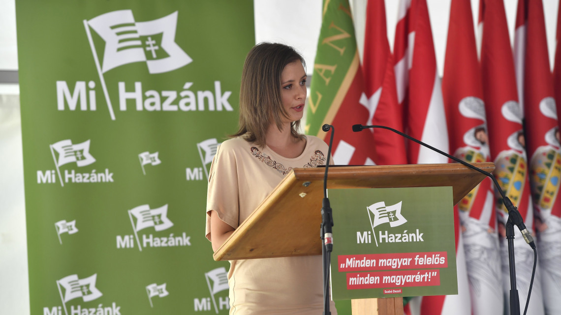 Dúró Dóra elnökhelyettes beszédet mond a bejegyzés alatt álló Mi Hazánk Mozgalom rendezvényén a Városligetben 2018. augusztus 20-án.