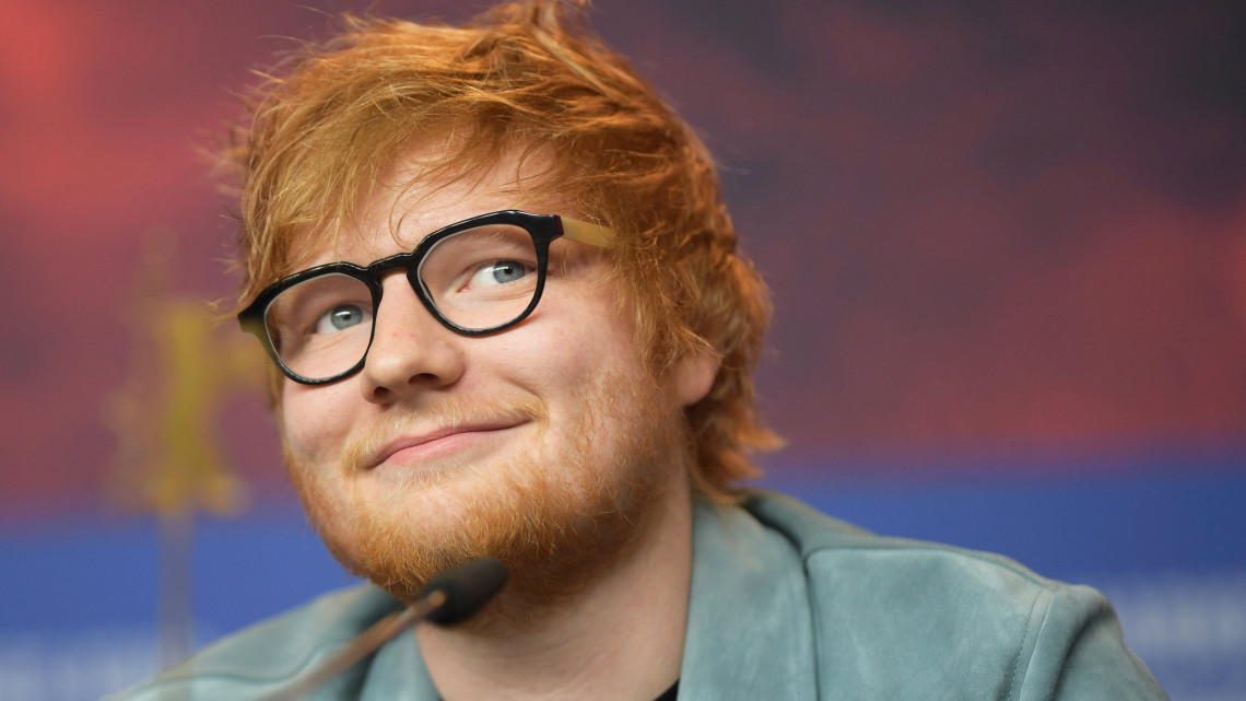 Berlin, 2018. február 23.Ed Sheeran brit énekes-dalszerző a Songwriter című film bemutatója alkalmából tartott sajtótájékoztatón a 68. Berlini Nemzetközi Filmfesztiválon 2018. február 23-án. A Sheeran életéről szóló filmet unokatestvére, Murray Cummings rendezte. (MTI/EPA/Clemens Bilan)
