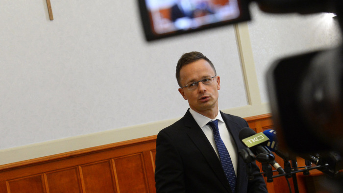 Szijjártó Péter: egyre sűrűbbek az inzultusok